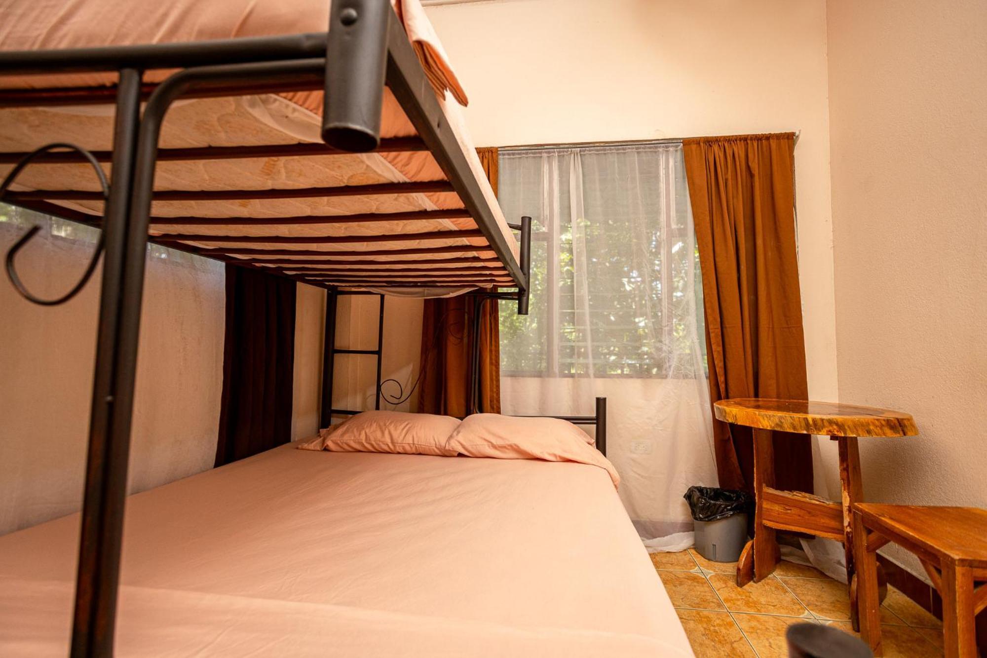 Manuel Antonio Hostel Dış mekan fotoğraf