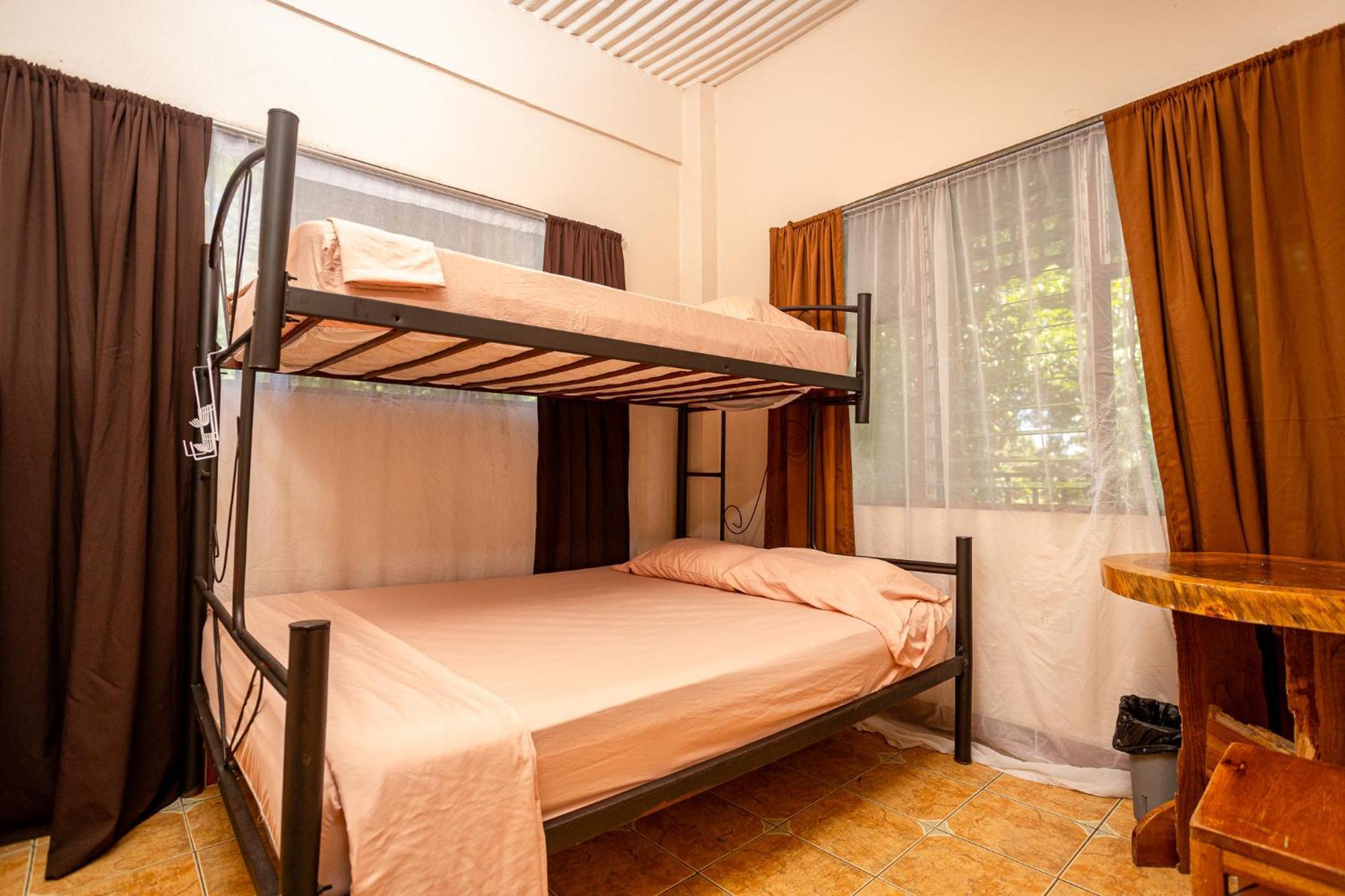 Manuel Antonio Hostel Dış mekan fotoğraf