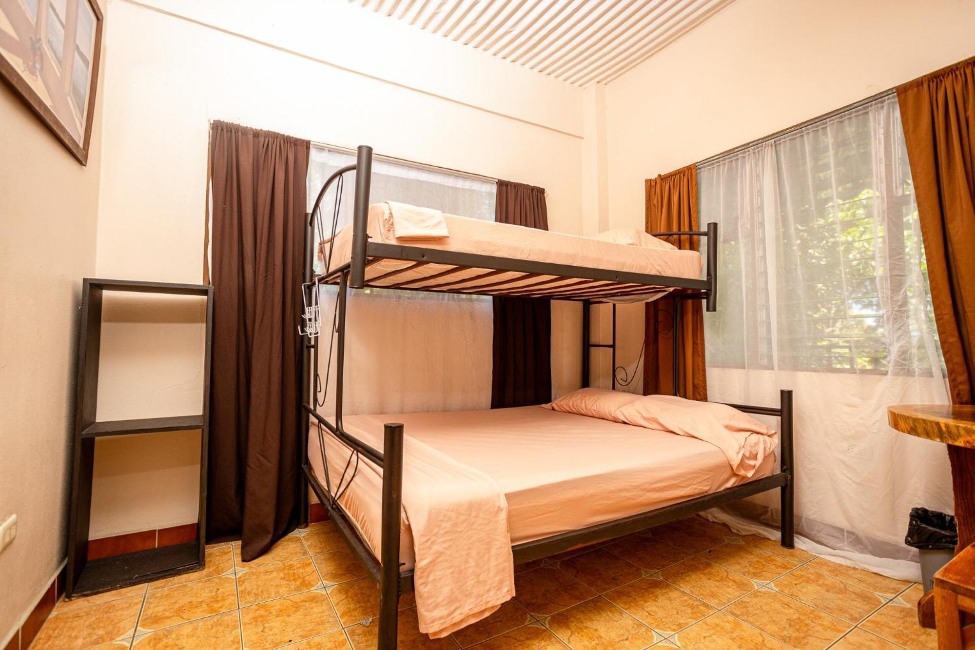 Manuel Antonio Hostel Dış mekan fotoğraf