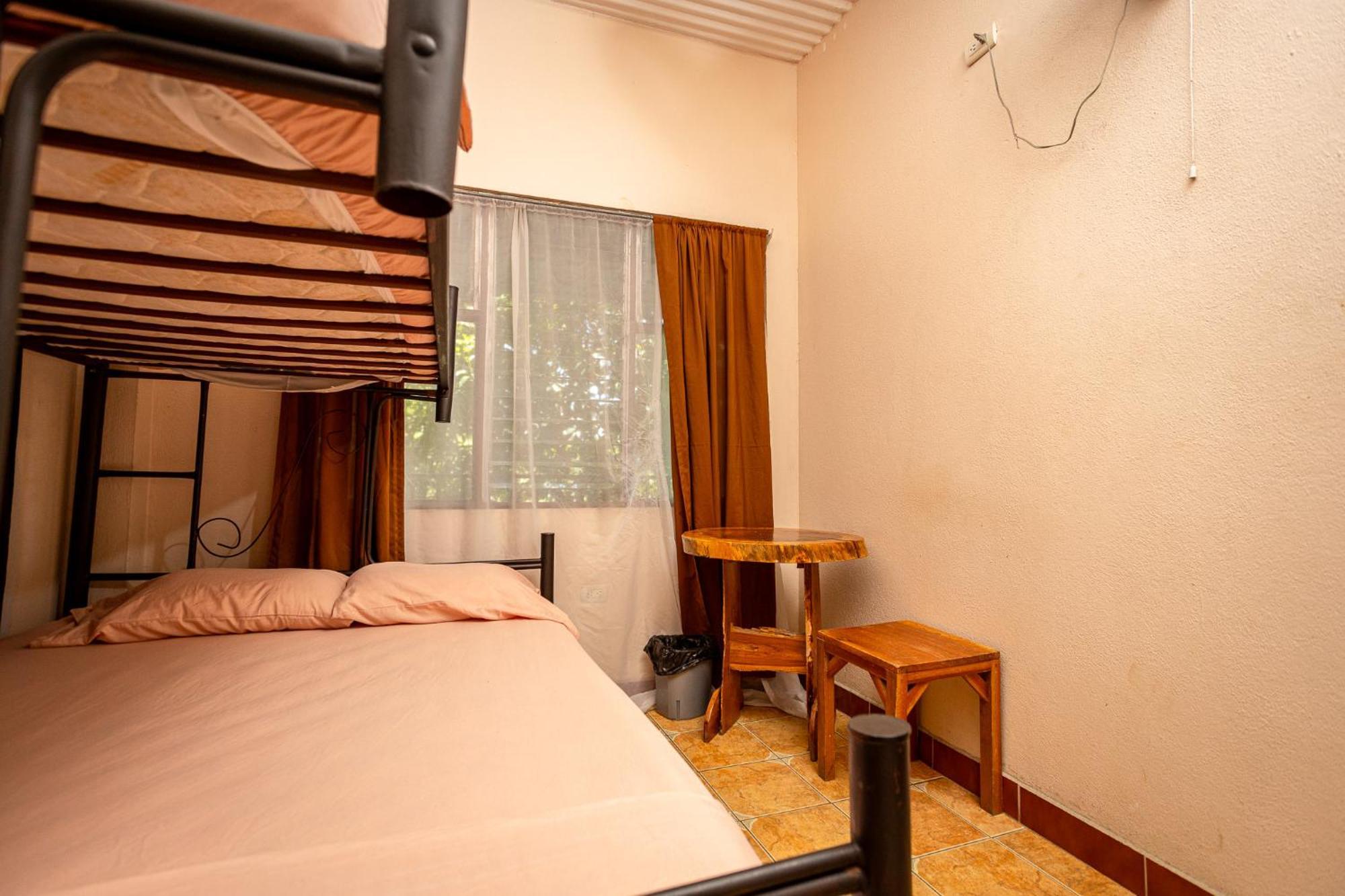 Manuel Antonio Hostel Dış mekan fotoğraf